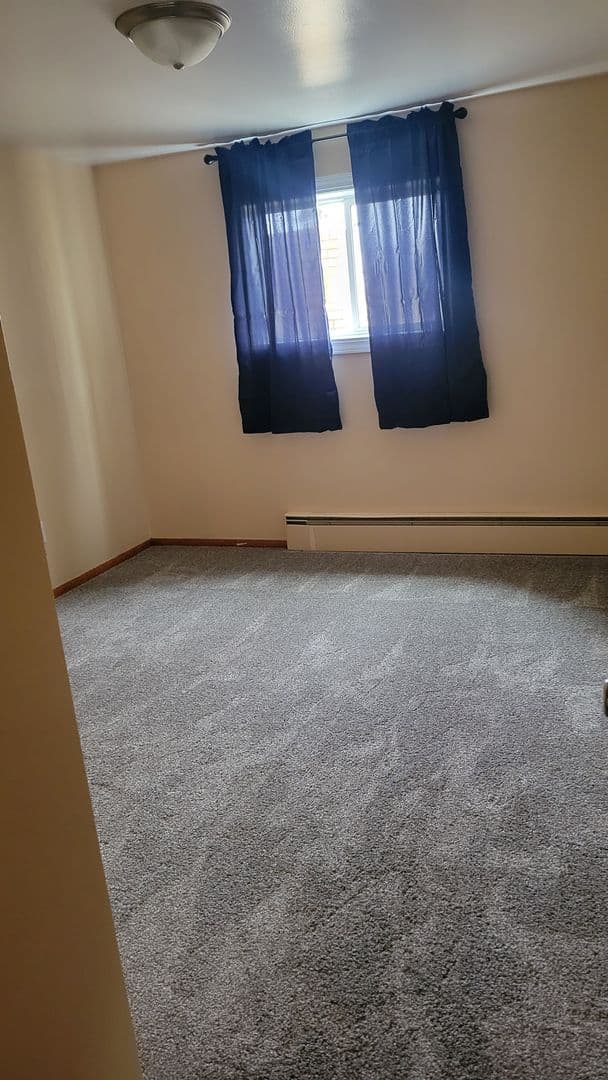 Mandan Apartment: 706/708 Collins Ave