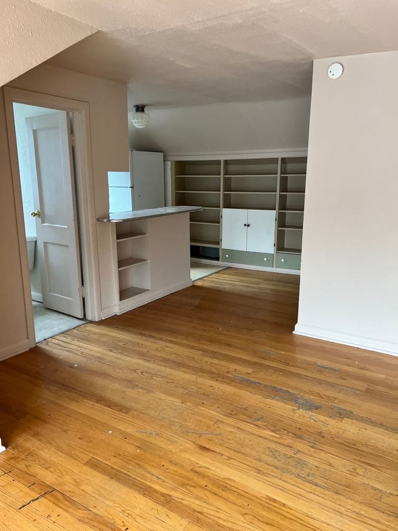 Bismarck Apartment: 2103 E Rosser