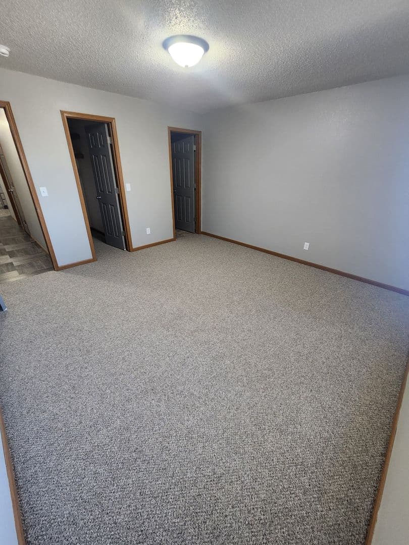 Bismarck Apartment: 1600 Mapleton Ave