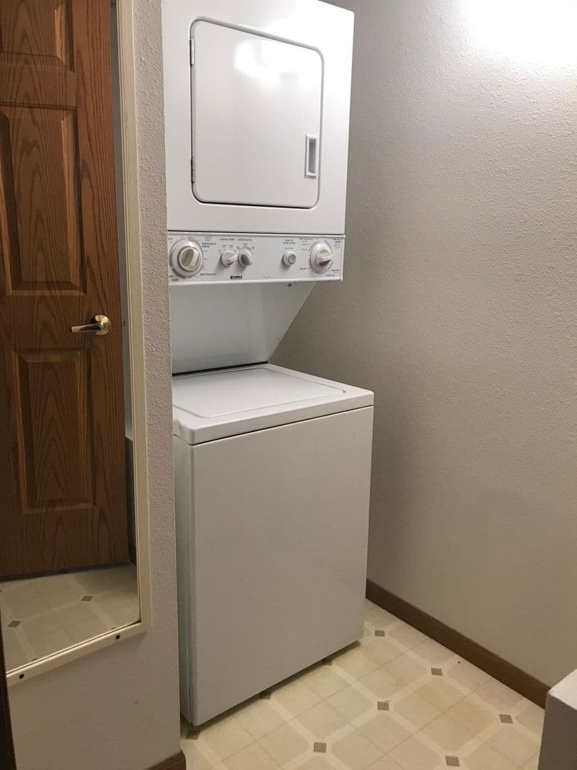 Bismarck Apartment: 1600 Mapleton Ave