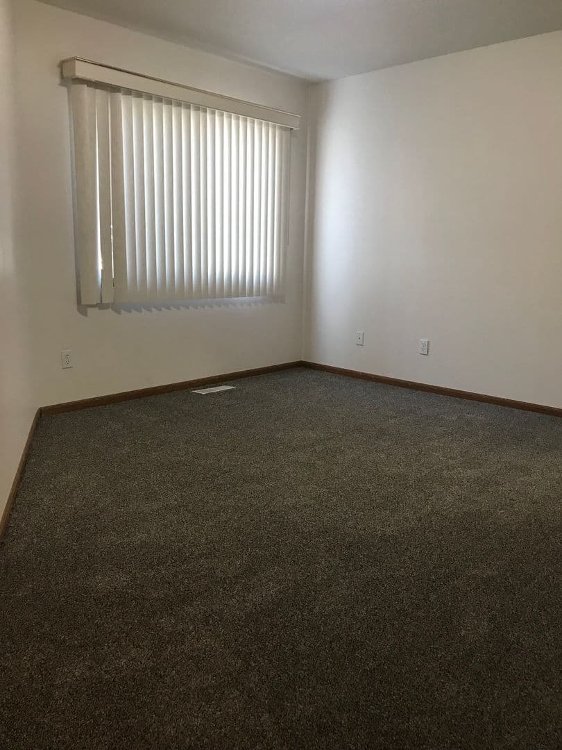 Bismarck Apartment: 1600 Mapleton Ave