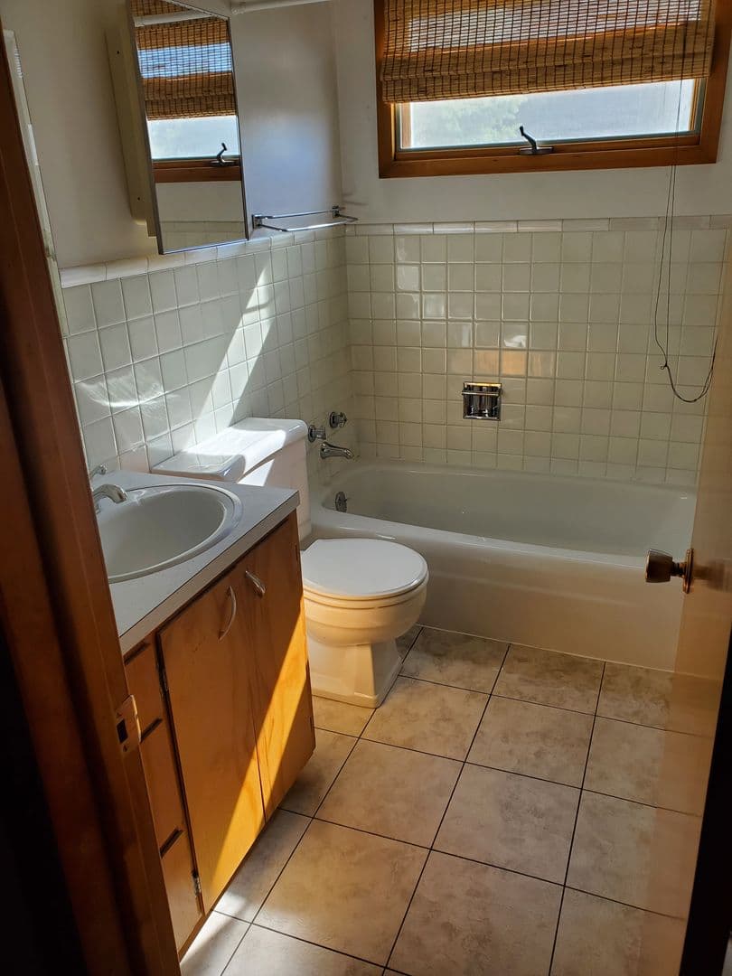 Mandan Apartment: 601/603 9th St NW