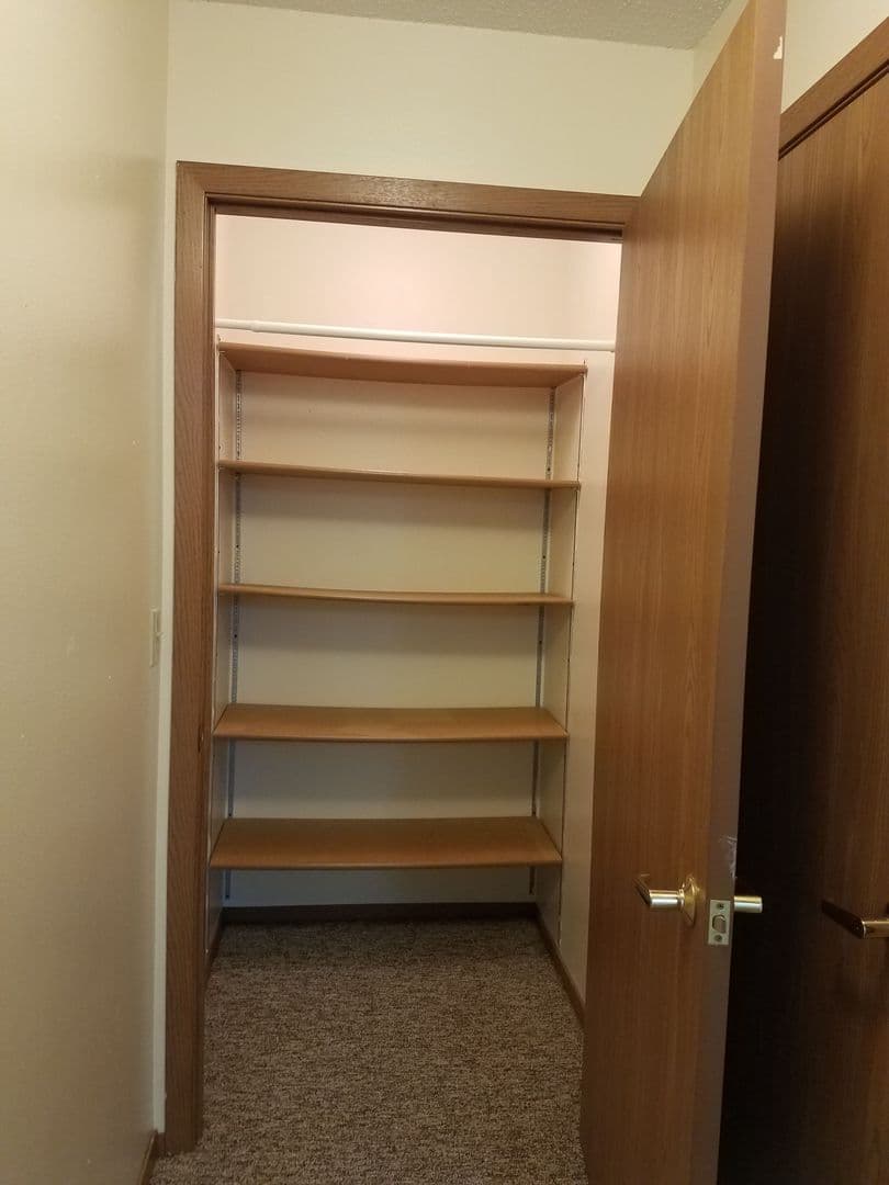 Garretson Apartment: 924 4th St.