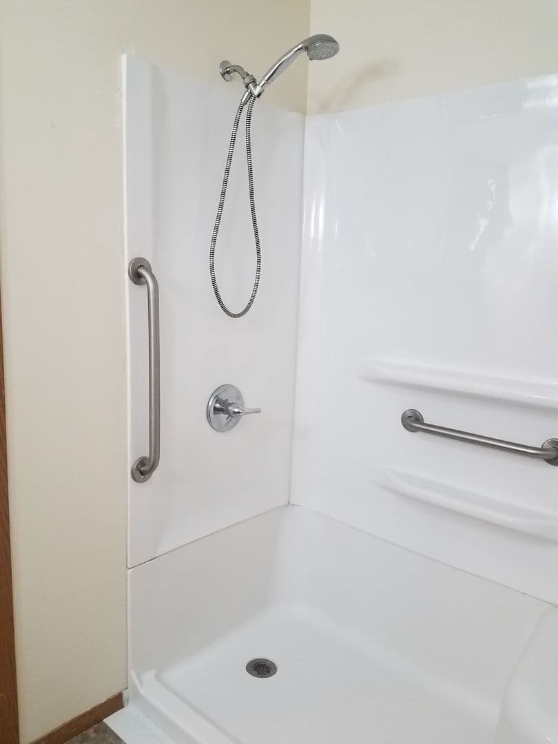 Garretson Apartment: 924 4th St.