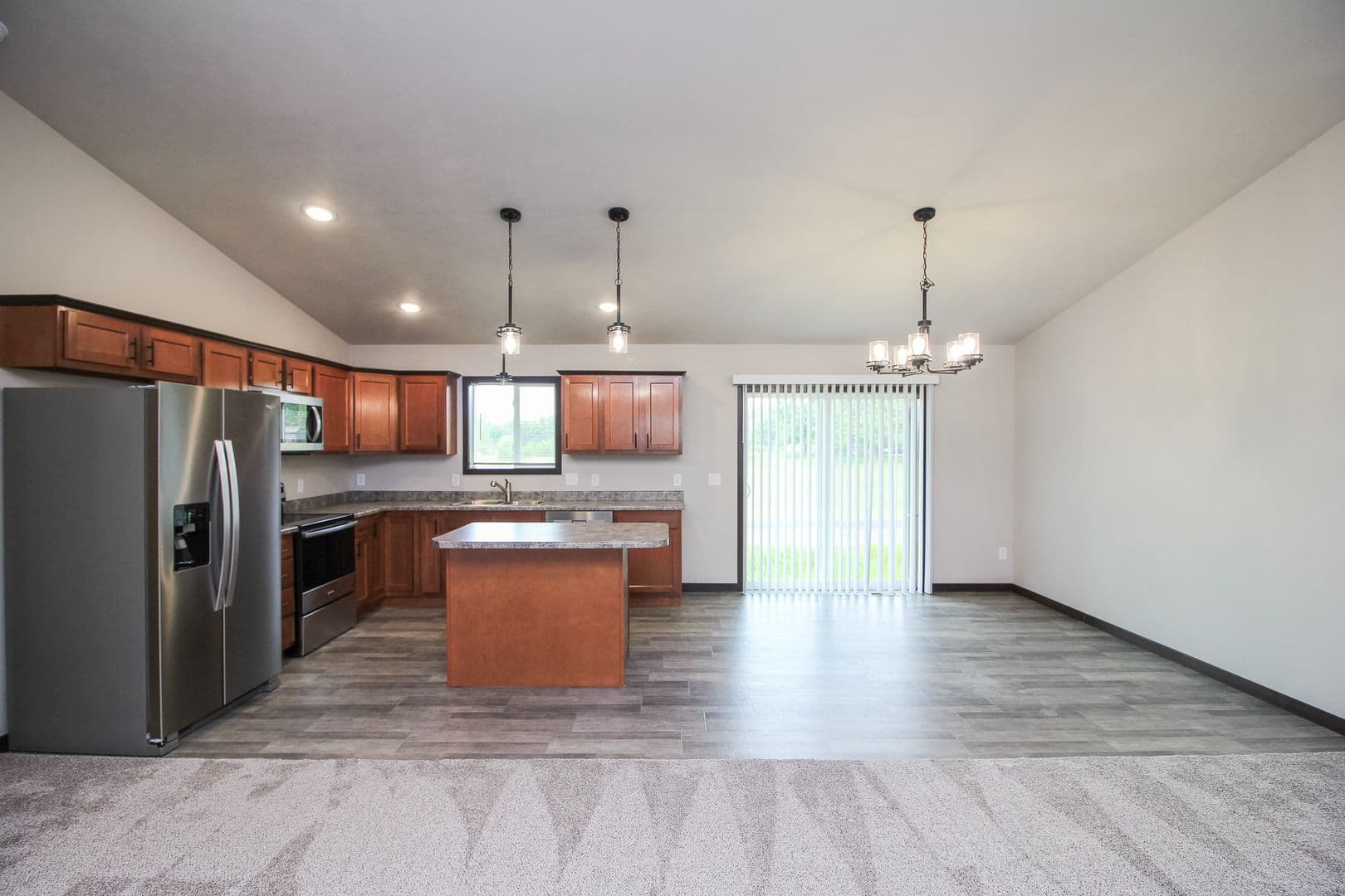 Tea Townhome: 610 Samantha St