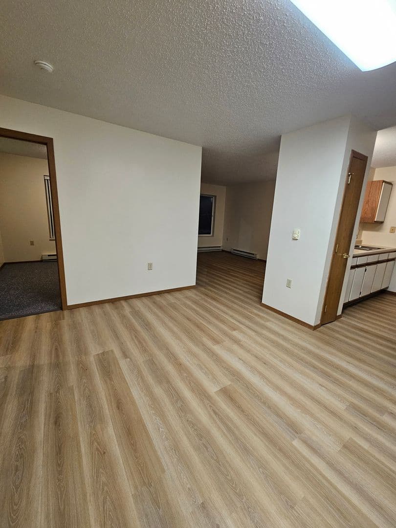 Garretson Apartment: 924 4th St.