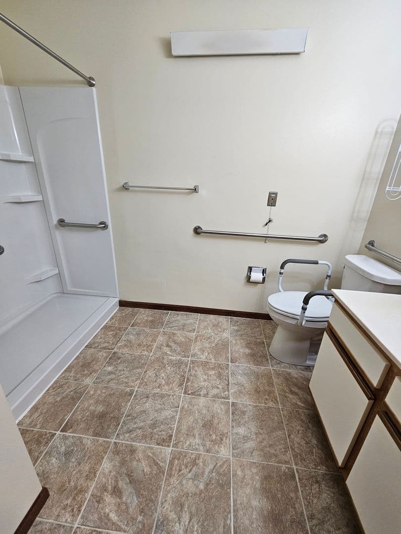 Garretson Apartment: 924 4th St.