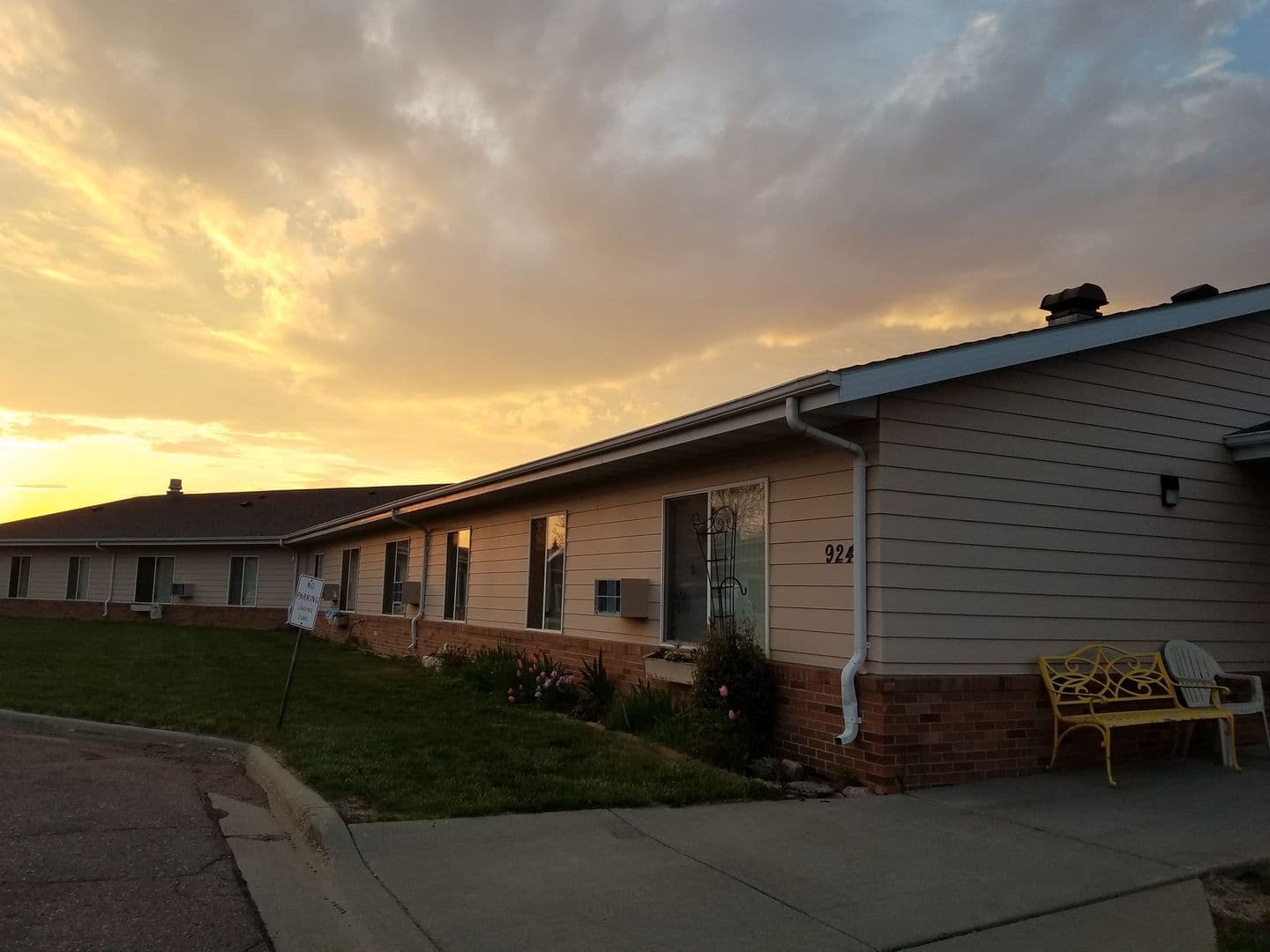 Garretson Apartment: 924 4th St.