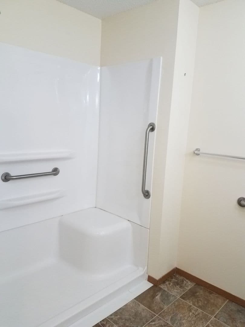 Garretson Apartment: 924 4th St.
