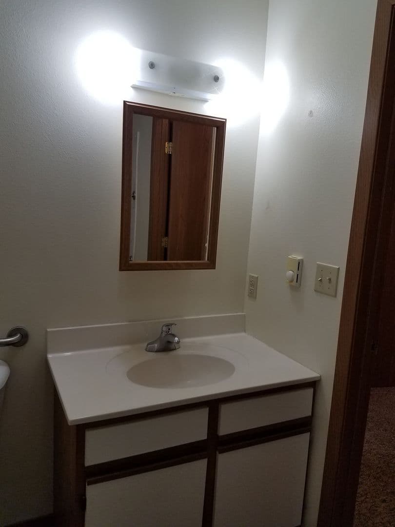 Garretson Apartment: 924 4th St.