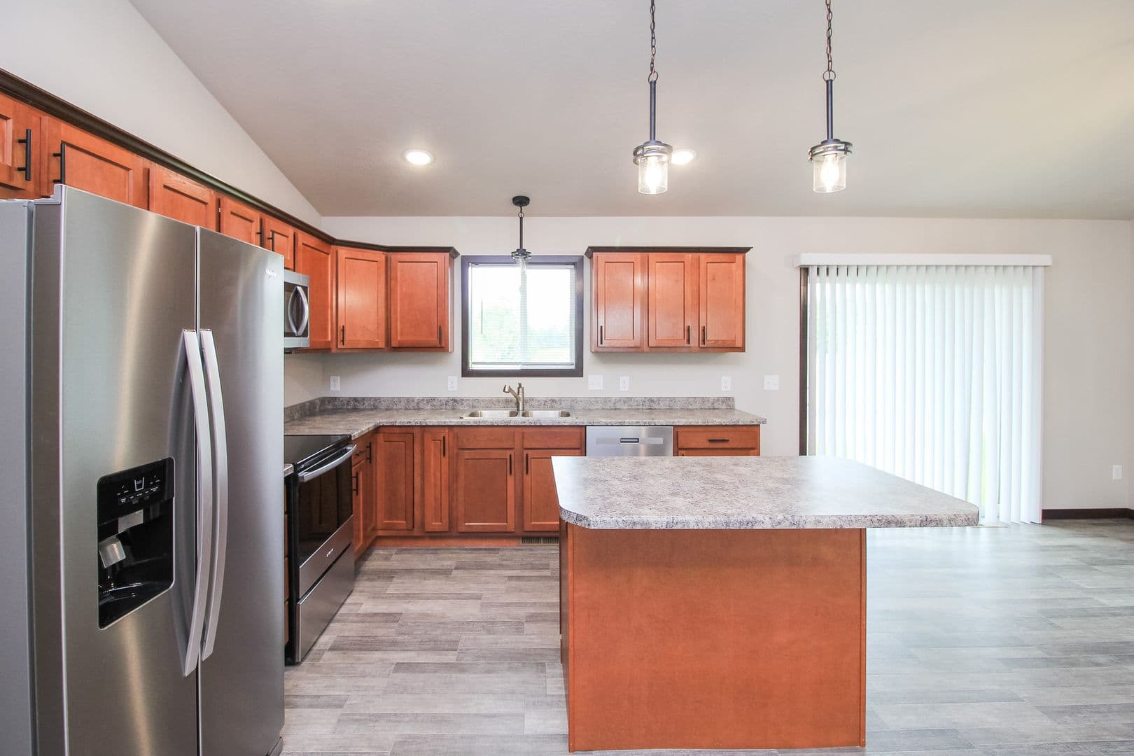 Tea Townhome: 610 Samantha St