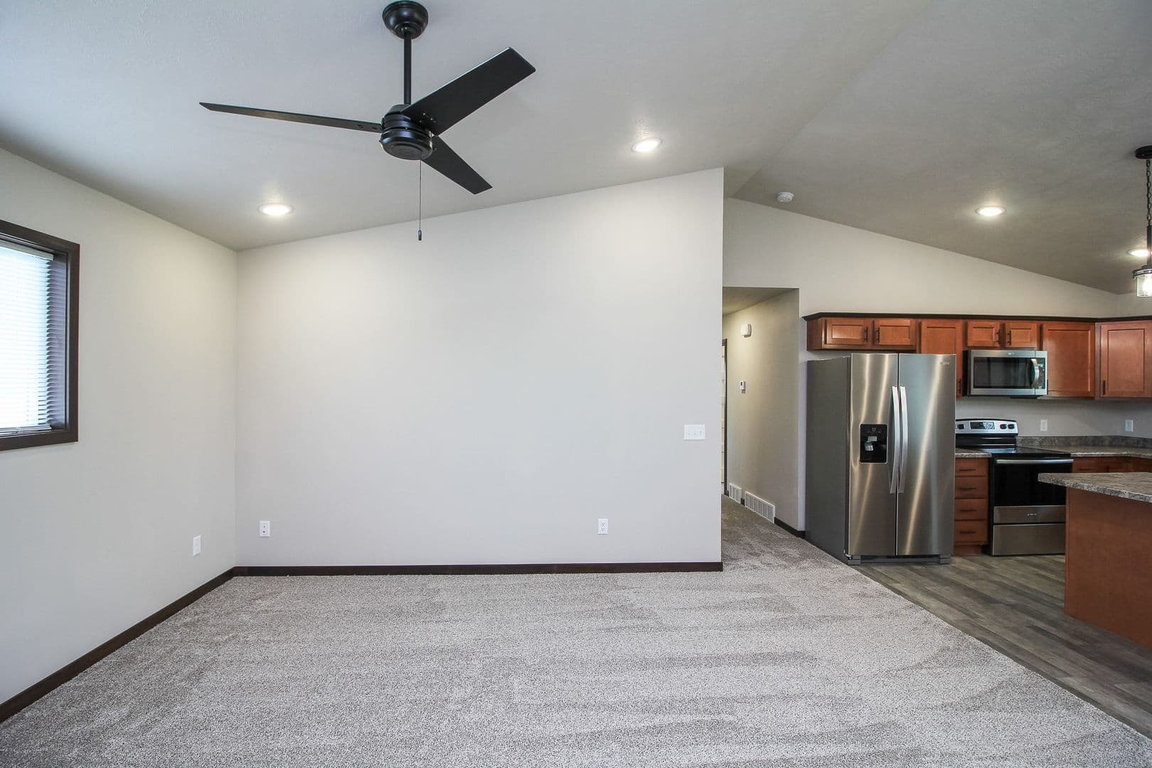 Tea Townhome: 610 Samantha St