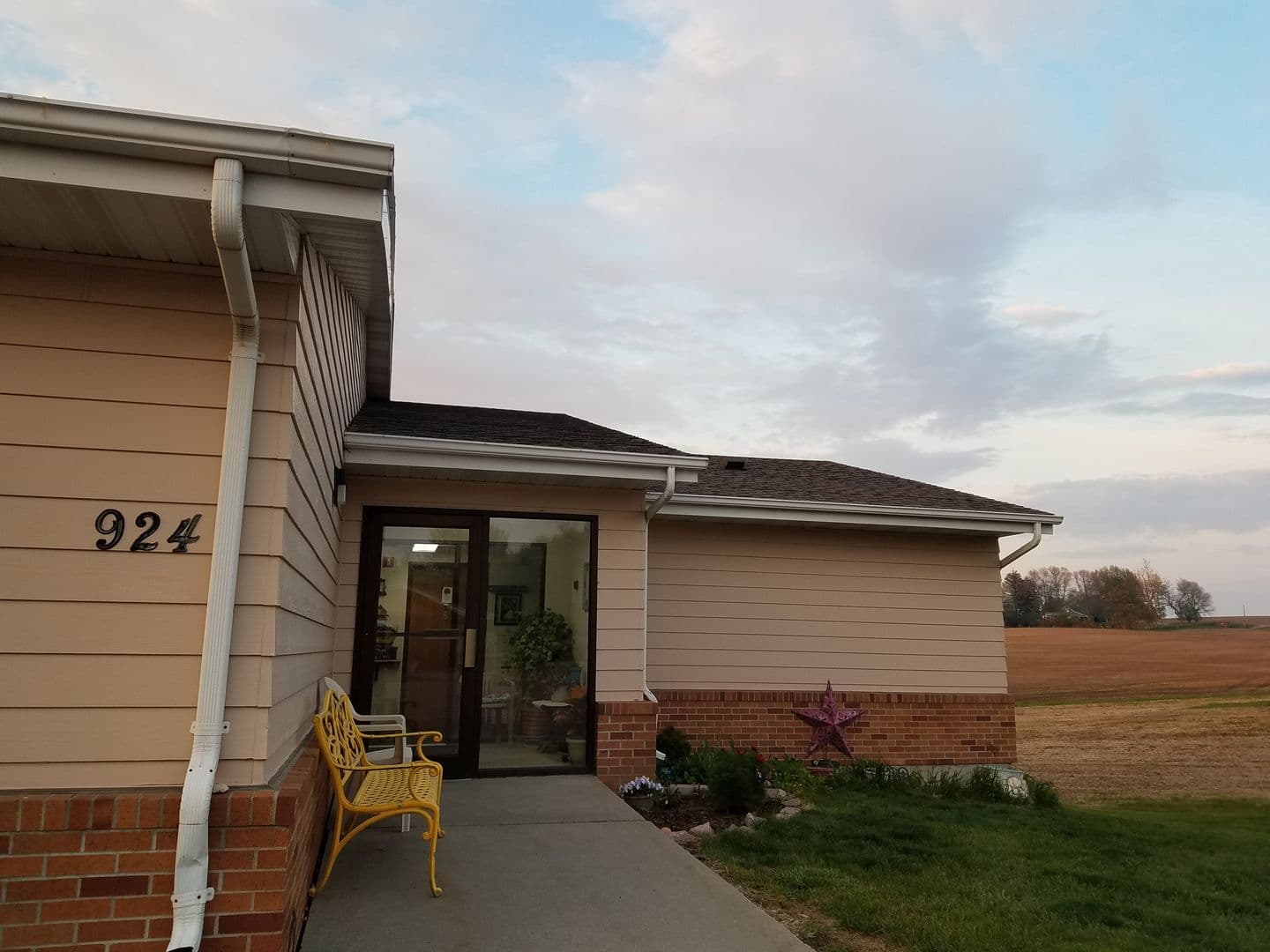 Garretson Apartment: 924 4th St.
