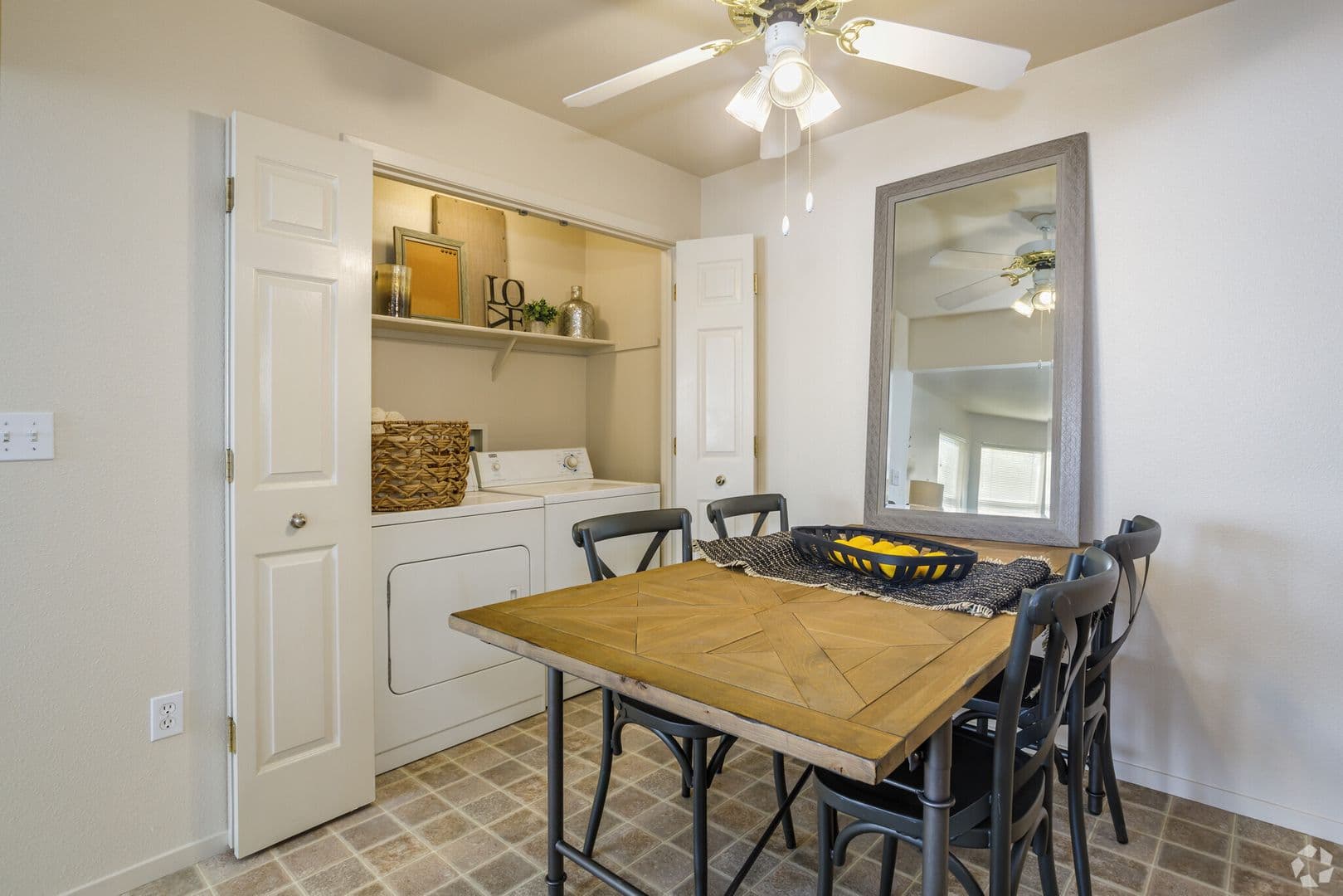 Chico Apartment: 400 Mission Ranch Blvd.