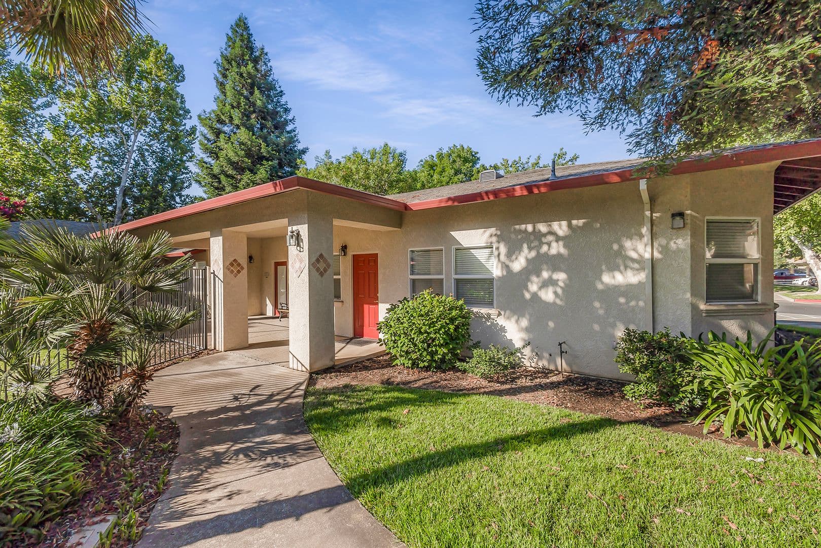 Chico Apartment: 400 Mission Ranch Blvd.