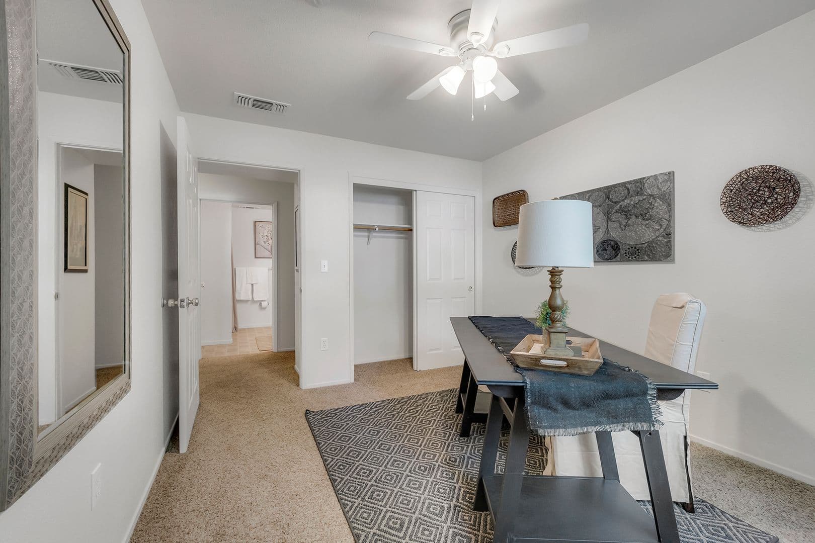 Chico Apartment: 400 Mission Ranch Blvd.
