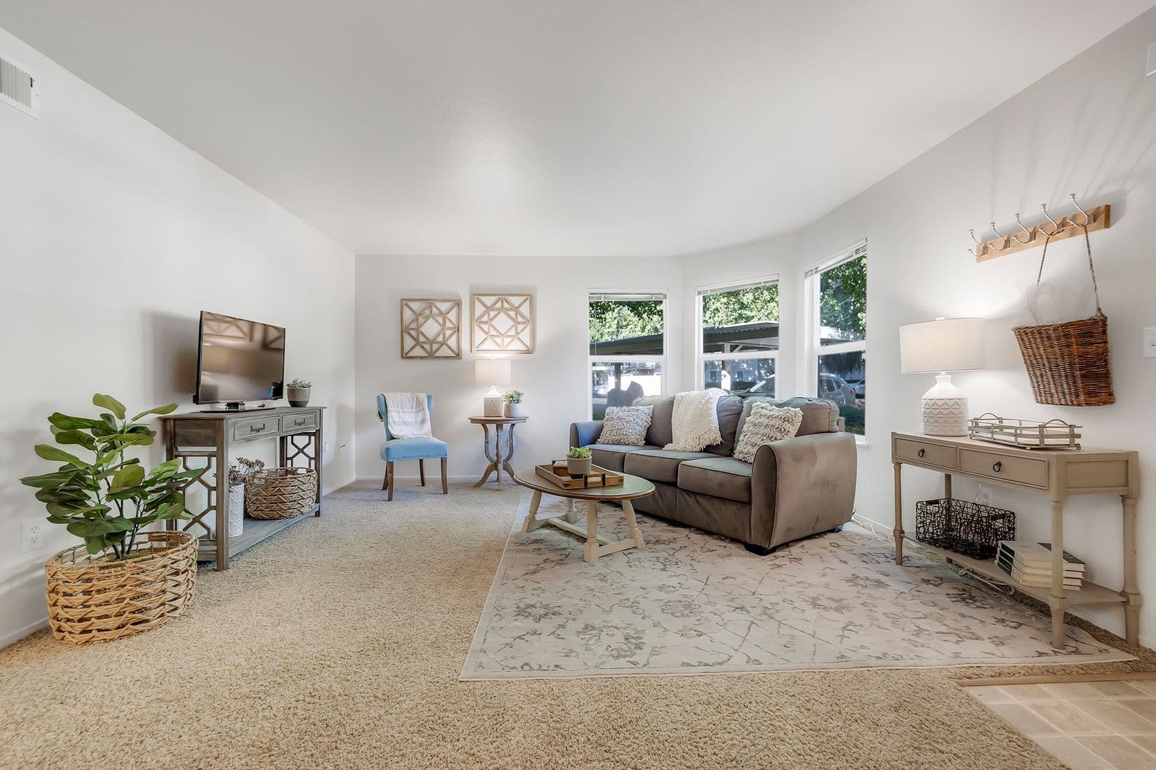 Chico Apartment: 400 Mission Ranch Blvd.