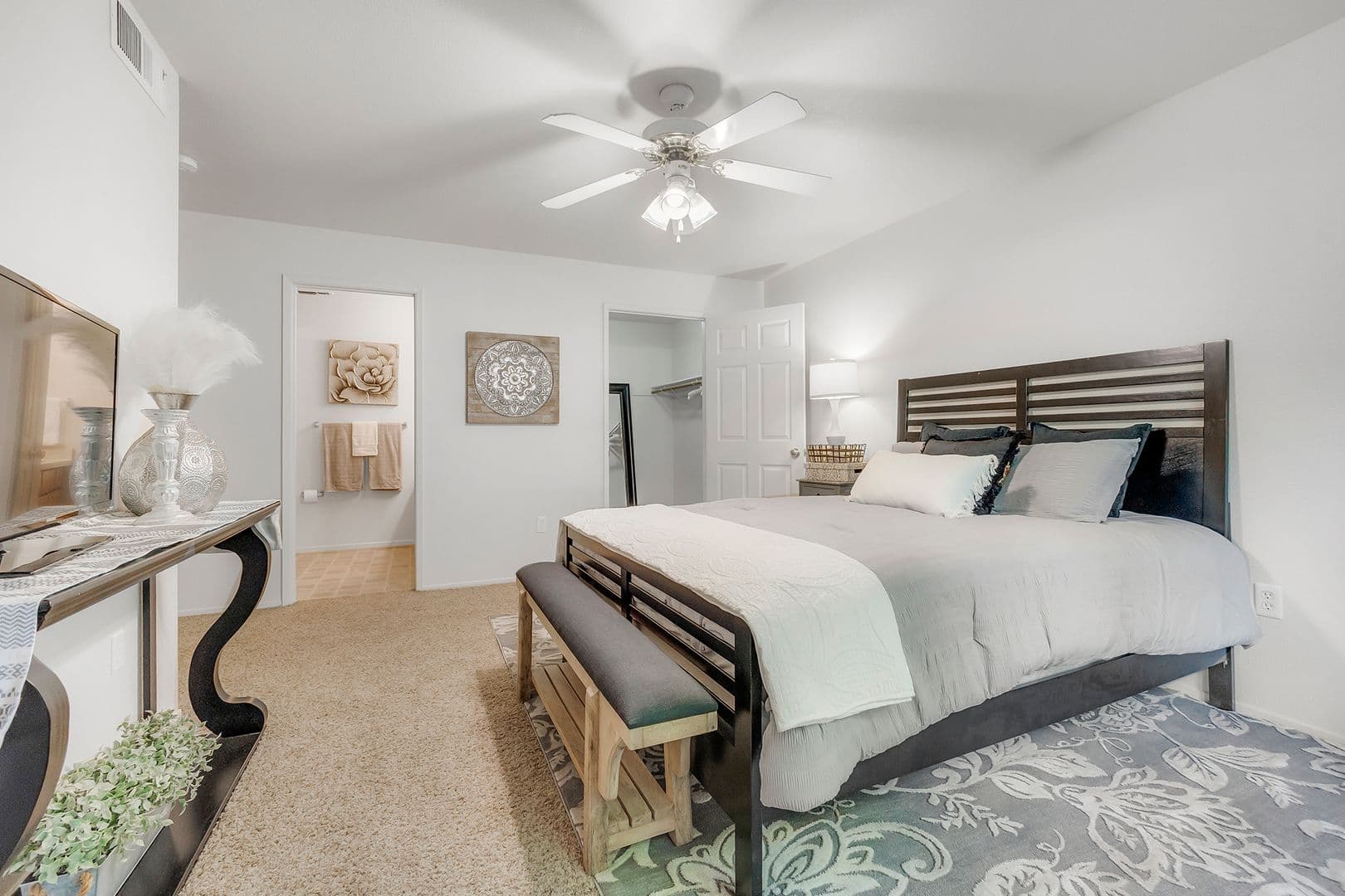 Chico Apartment: 400 Mission Ranch Blvd.