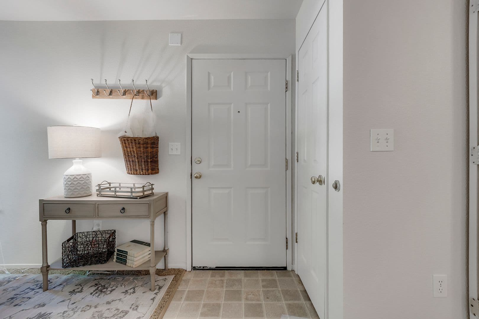 Chico Apartment: 400 Mission Ranch Blvd.