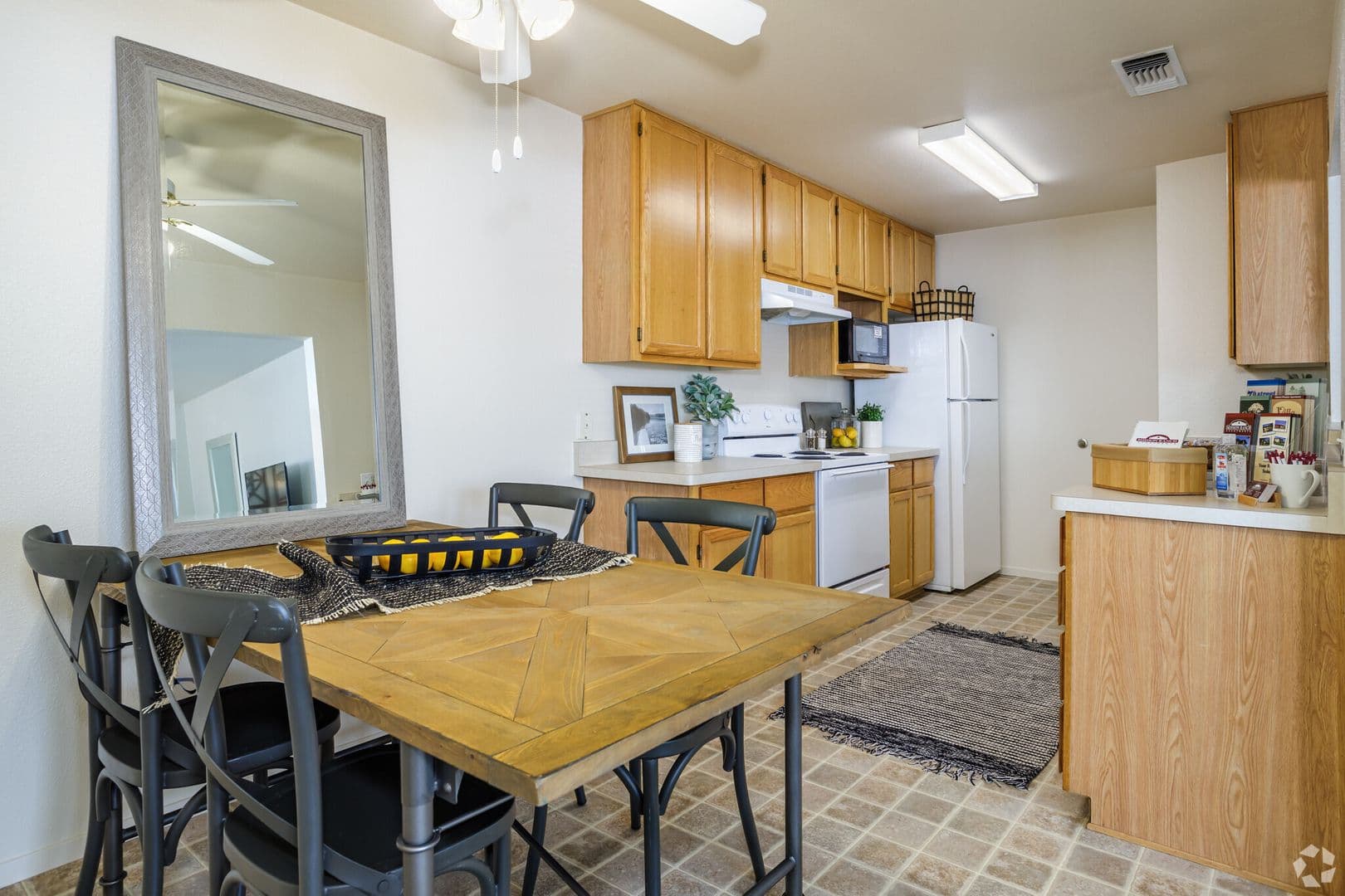 Chico Apartment: 400 Mission Ranch Blvd.