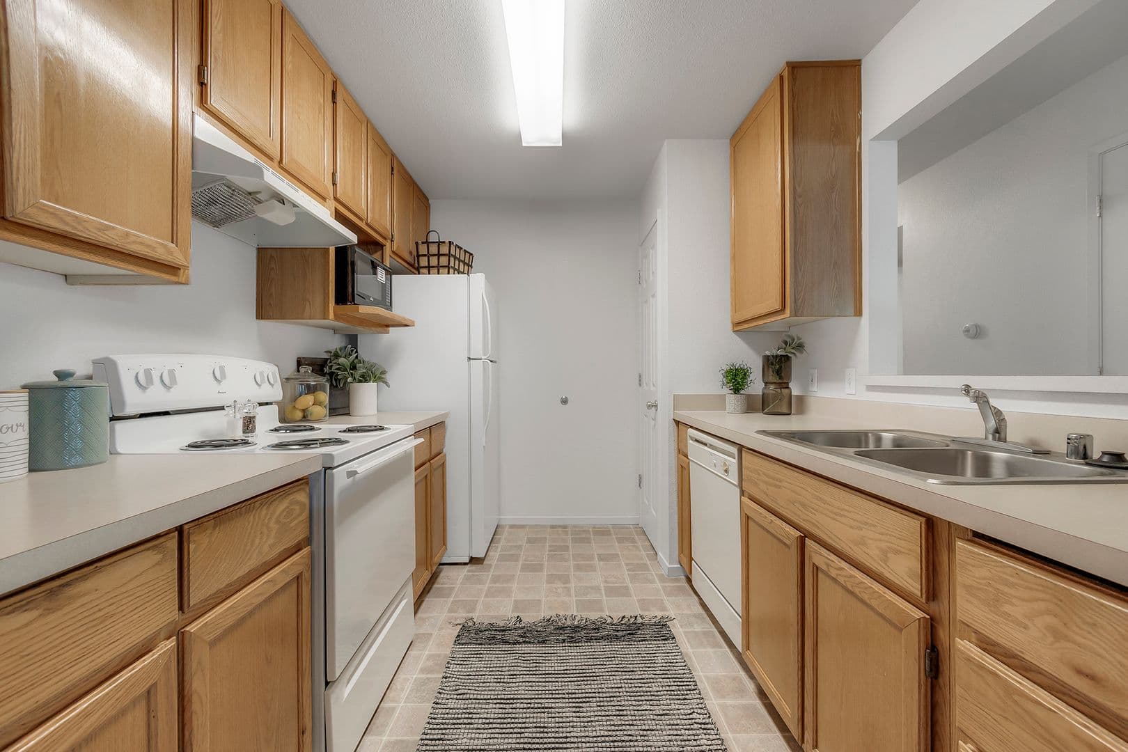 Chico Apartment: 400 Mission Ranch Blvd.