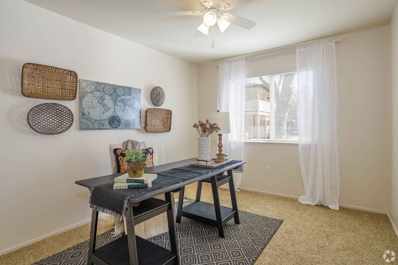 Chico Apartment: 400 Mission Ranch Blvd.