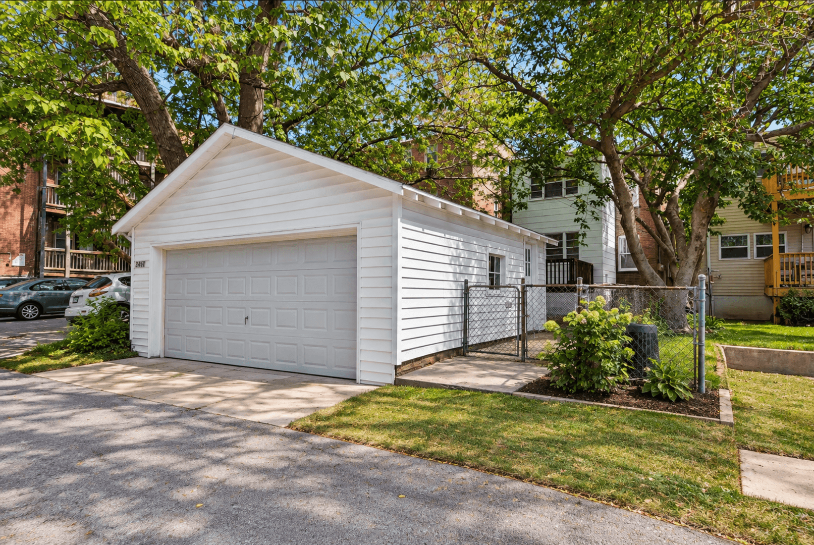 Saint Louis Apartment: 4460 Russell Blvd