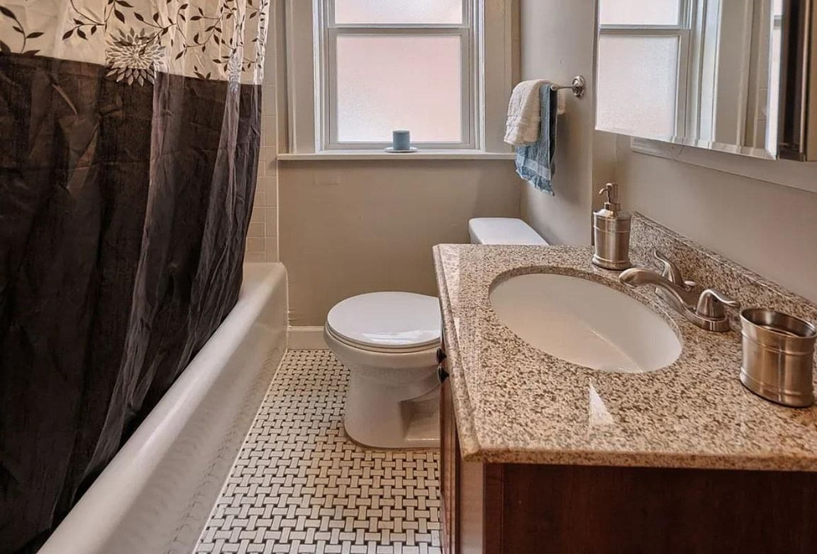 Saint Louis Apartment: 1210 Woodland Dr.