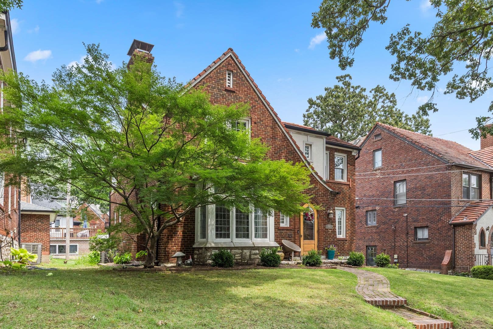 Saint Louis House: 7487 Kingsbury Blvd