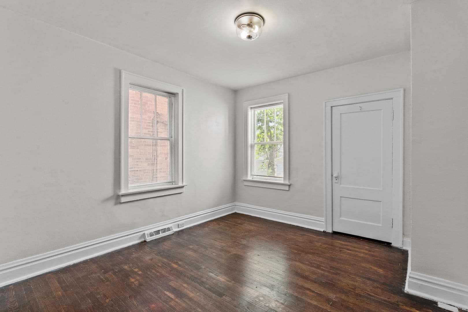 Saint Louis Apartment: 4460 Russell Blvd
