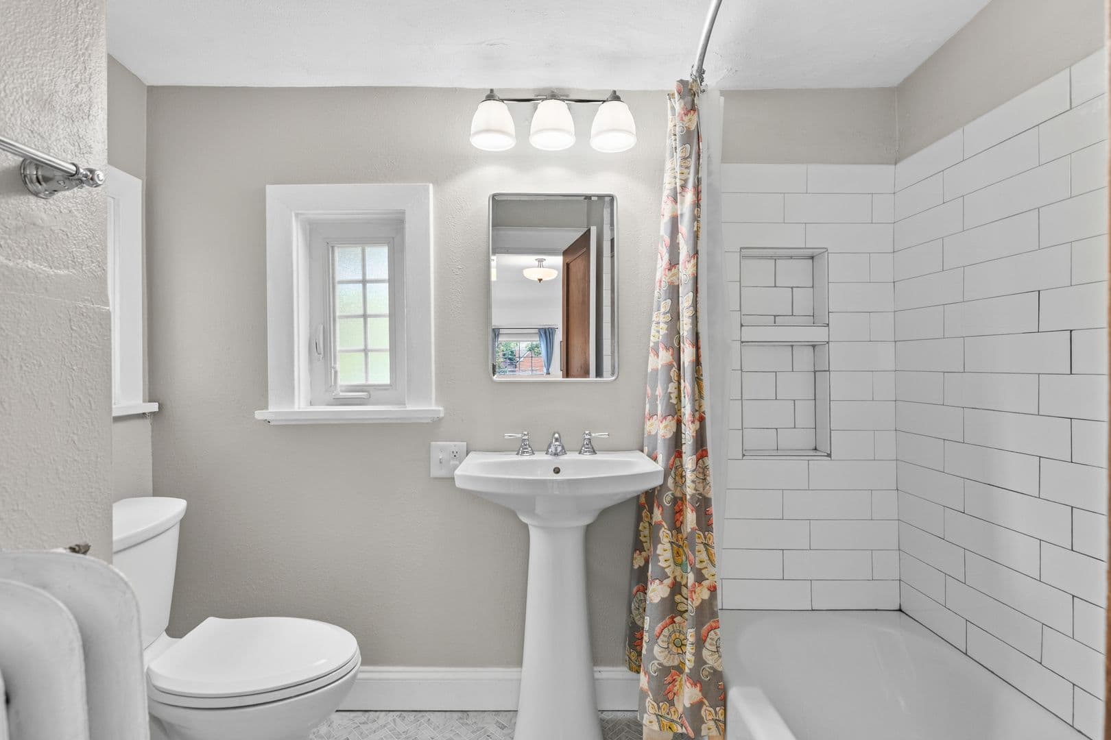 Saint Louis House: 7487 Kingsbury Blvd