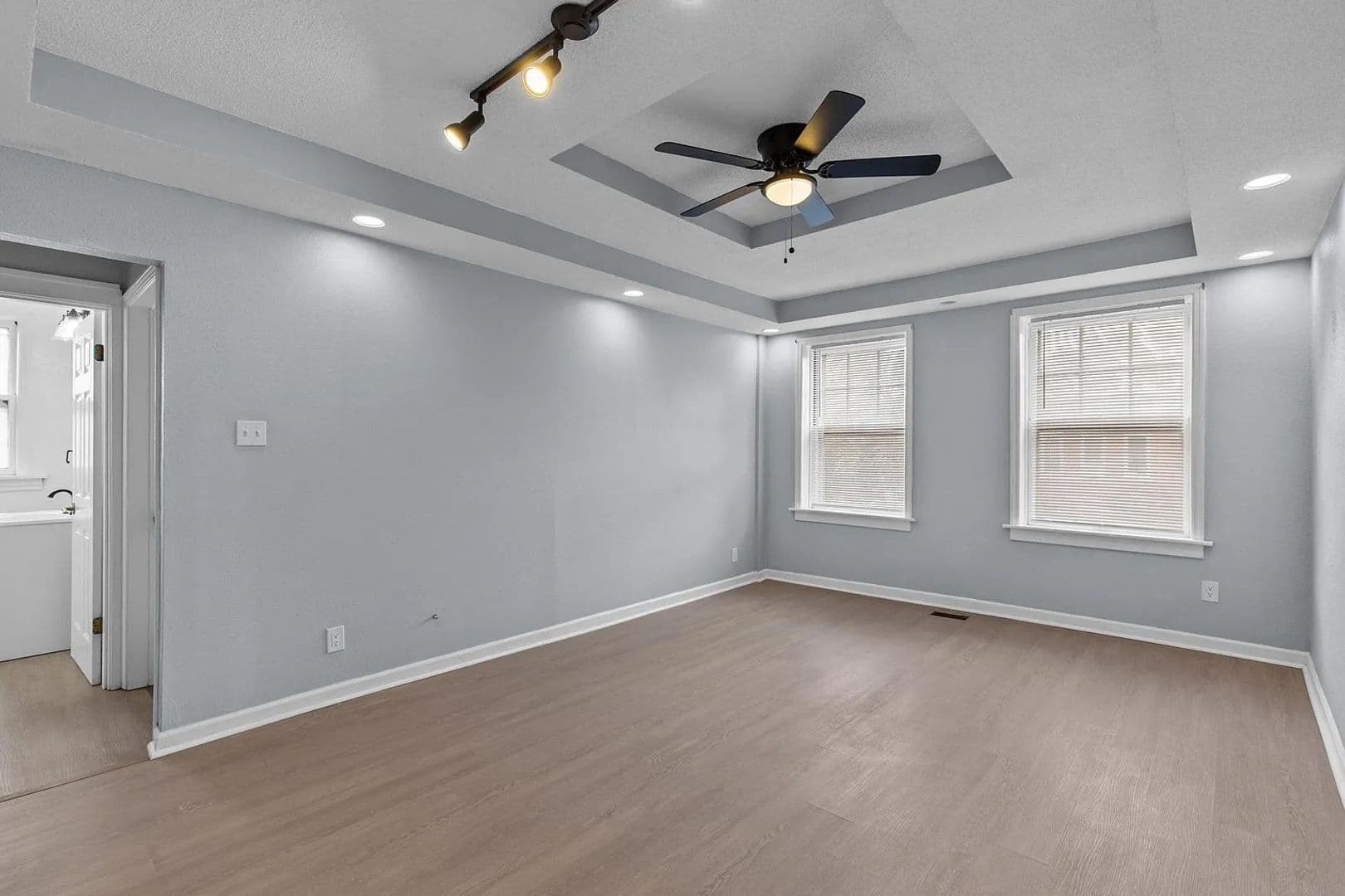 St. Louis Apartment: 4068 Connecticut St