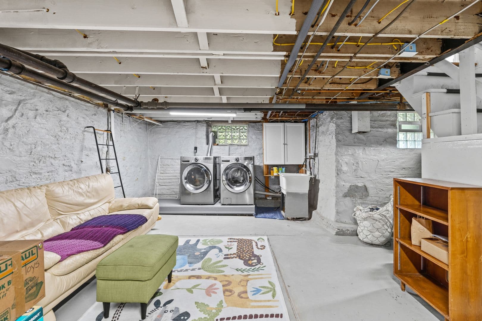 Saint Louis House: 7487 Kingsbury Blvd