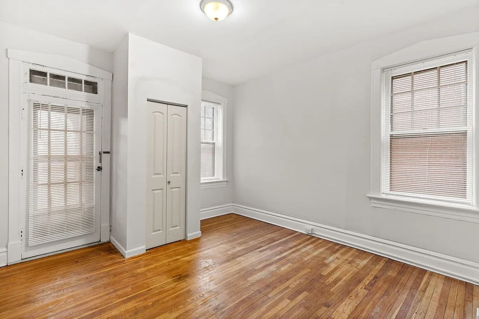 St. Louis Apartment: 3176 Gustine Ave