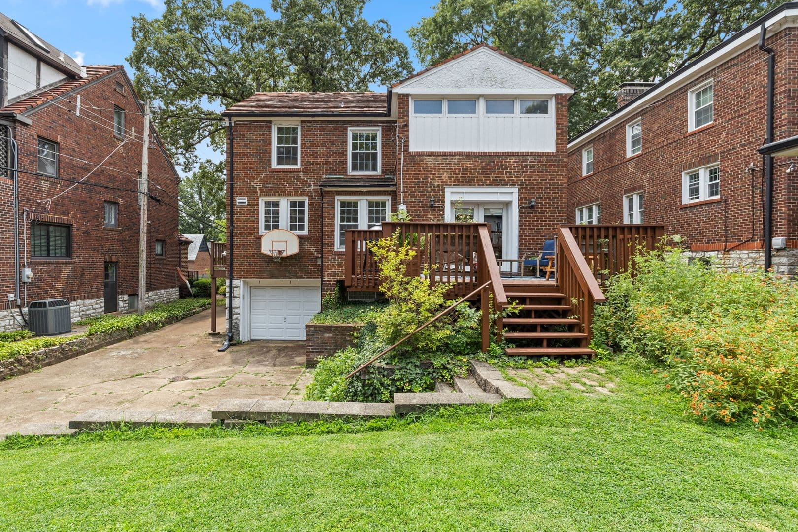 Saint Louis House: 7487 Kingsbury Blvd