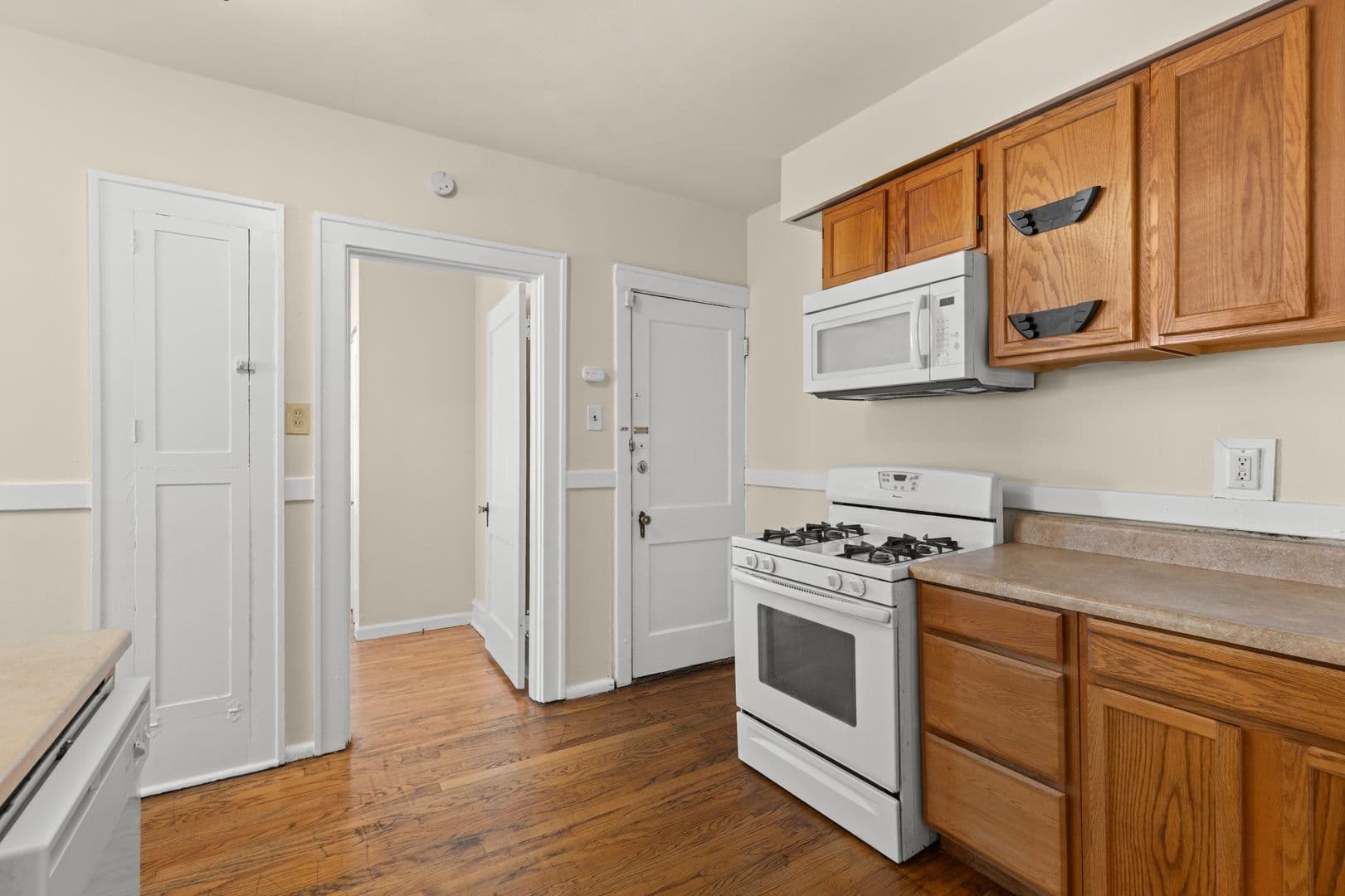 St. Louis Apartment: 6843-45 Crest Ave