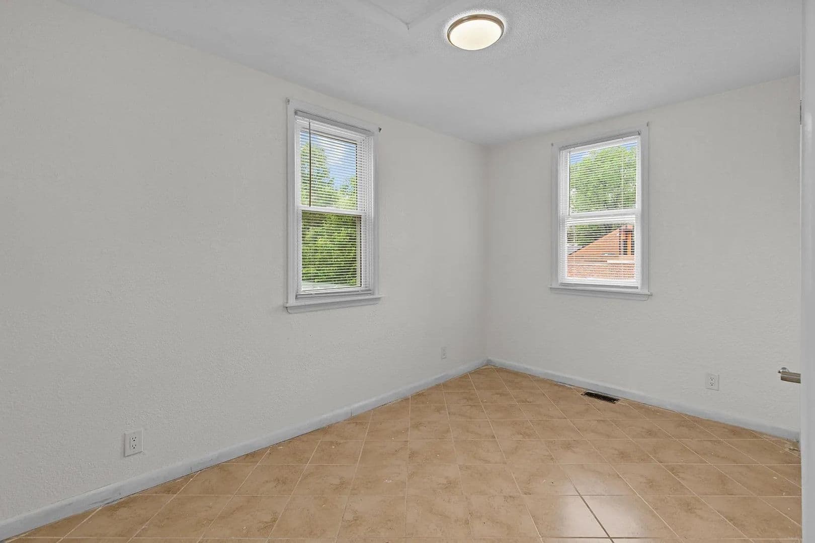 St. Louis Apartment: 4068 Connecticut St