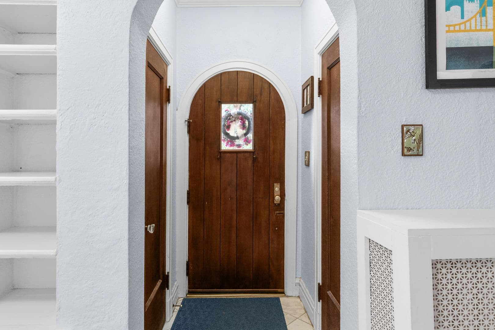 Saint Louis House: 7487 Kingsbury Blvd