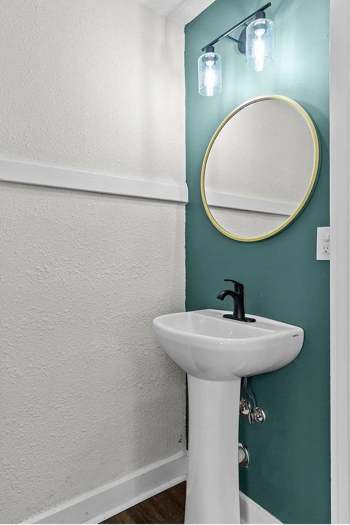St. Louis Apartment: 4068 Connecticut St