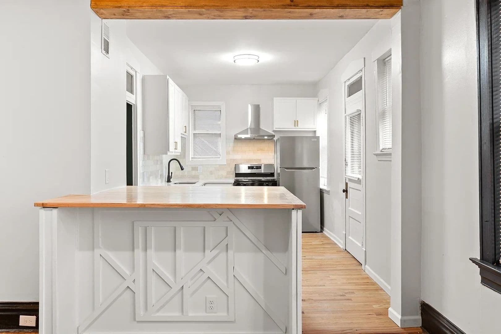 St. Louis Apartment: 3176 Gustine Ave