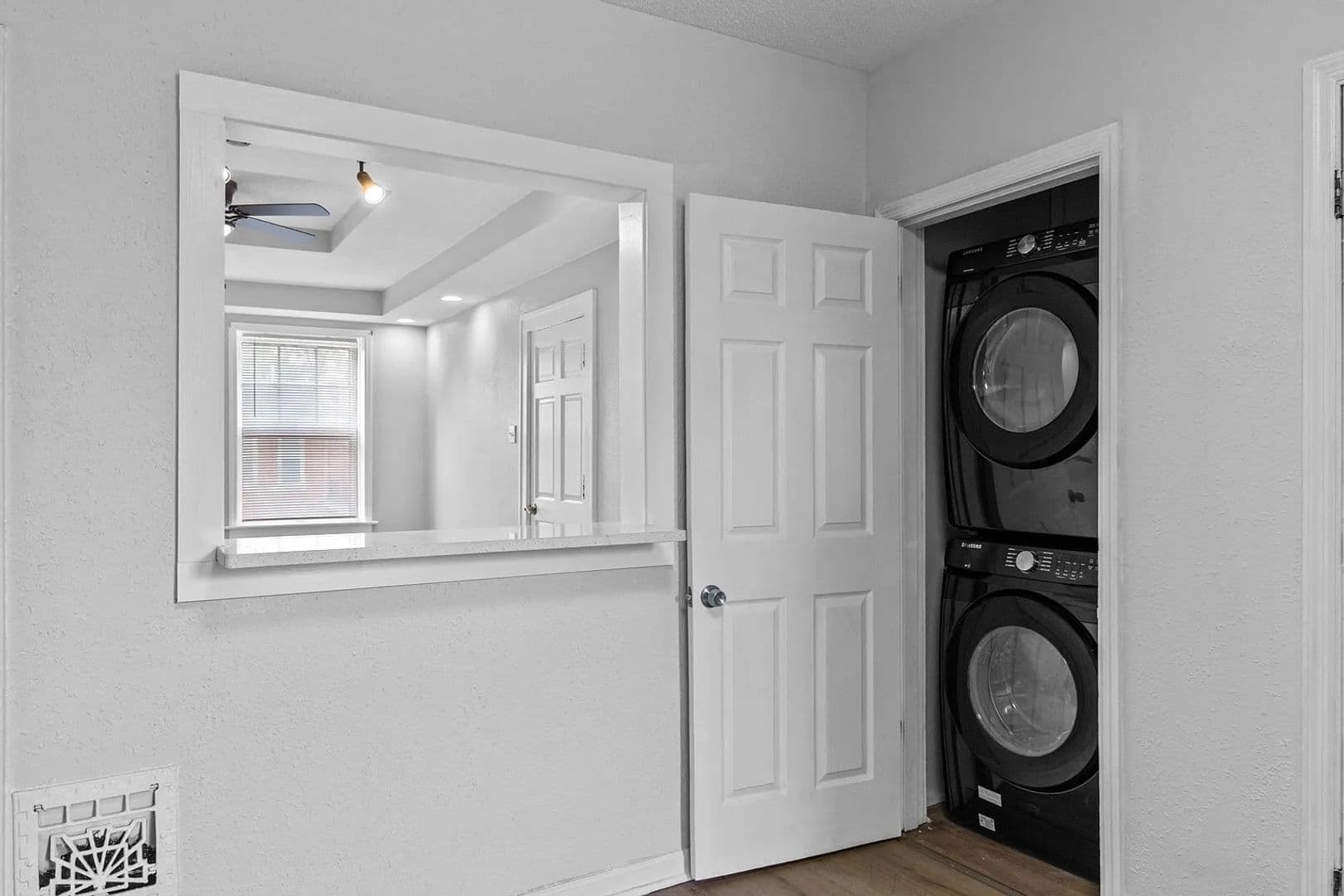St. Louis Apartment: 4068 Connecticut St