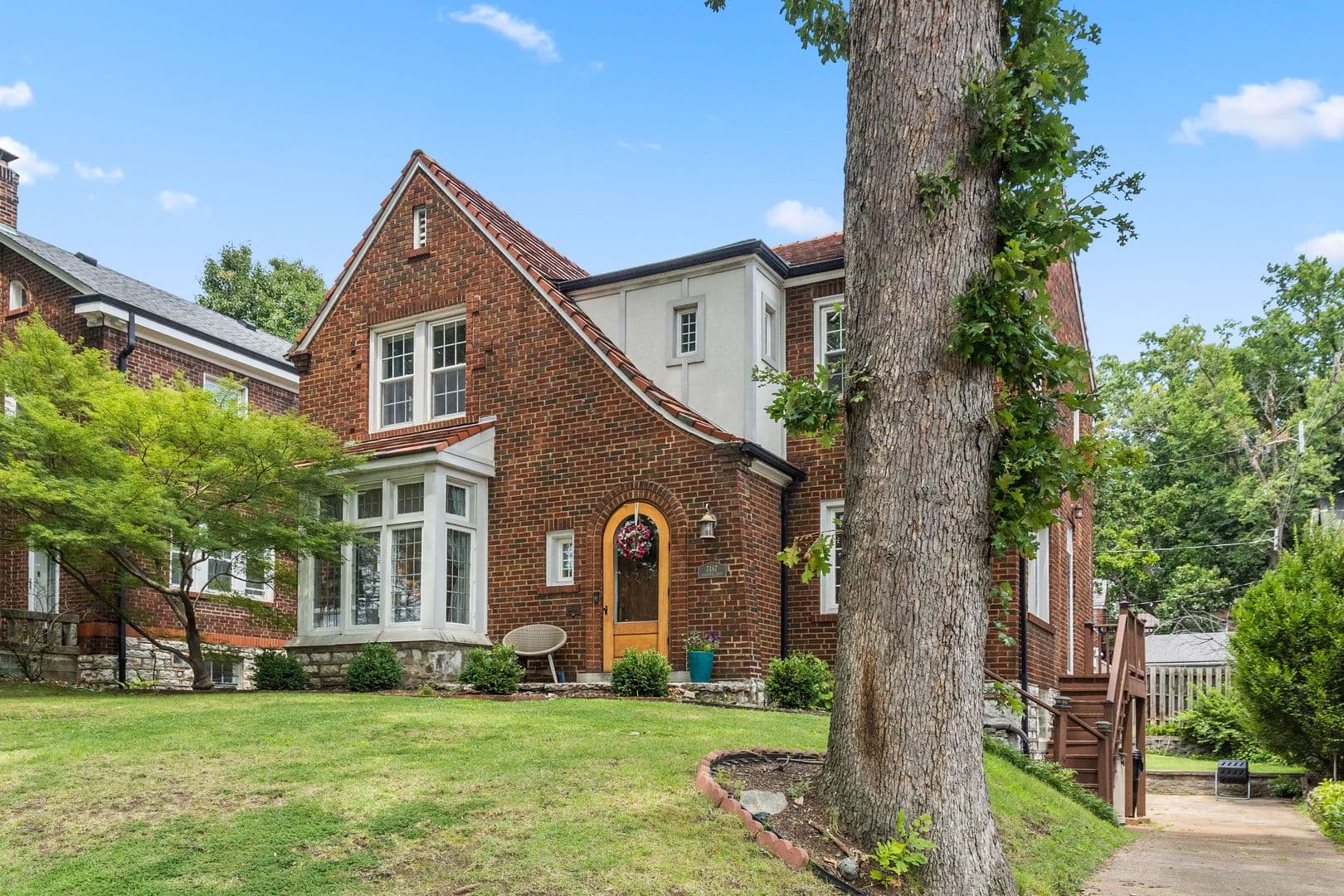 Saint Louis House: 7487 Kingsbury Blvd