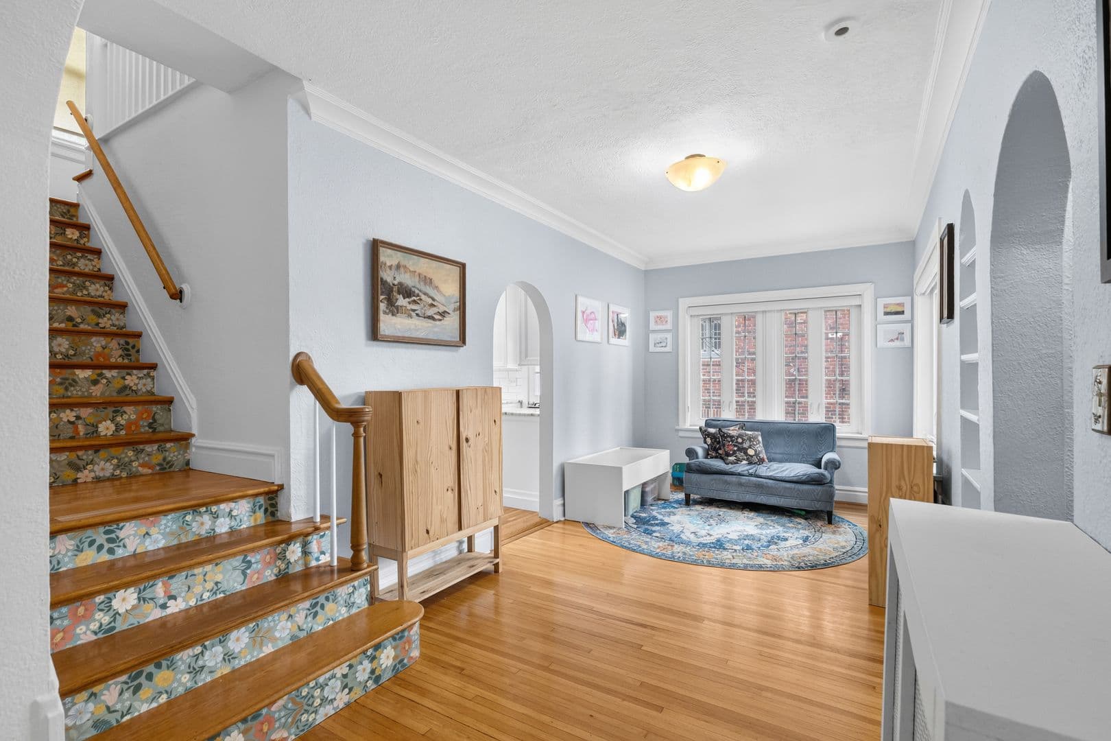 Saint Louis House: 7487 Kingsbury Blvd