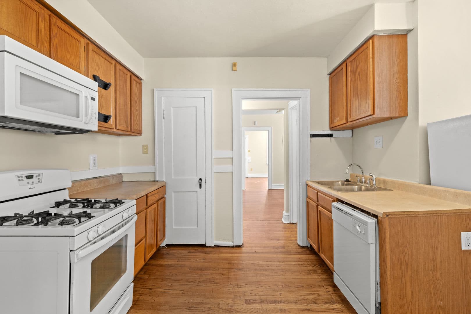 St. Louis Apartment: 6843-45 Crest Ave