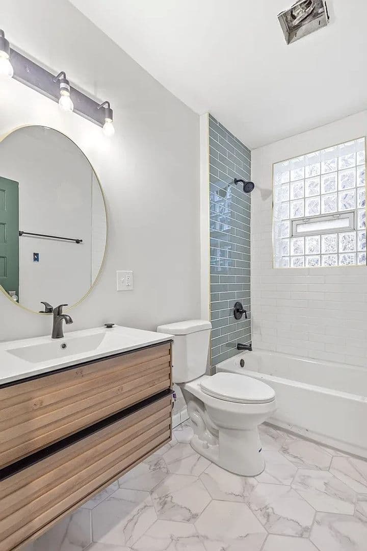 St. Louis Apartment: 3176 Gustine Ave