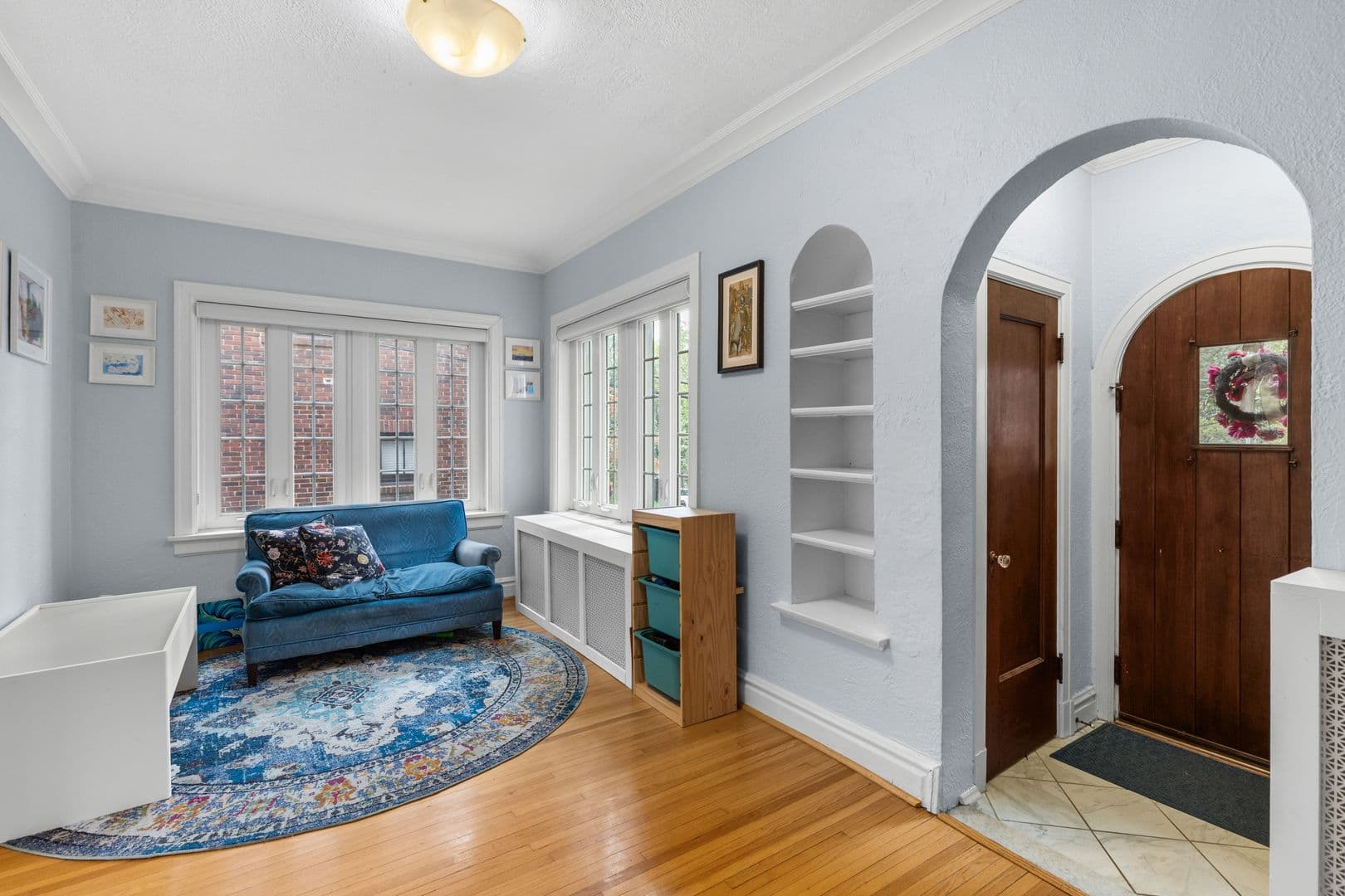 Saint Louis House: 7487 Kingsbury Blvd