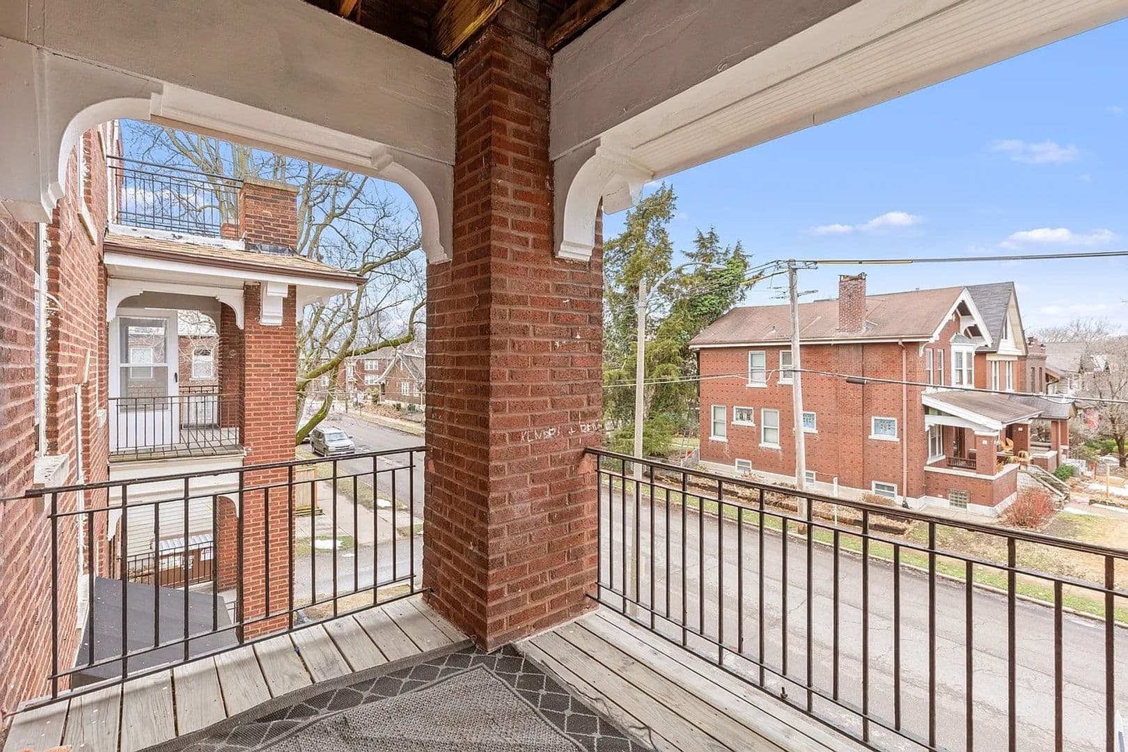 St. Louis Apartment: 3176 Gustine Ave