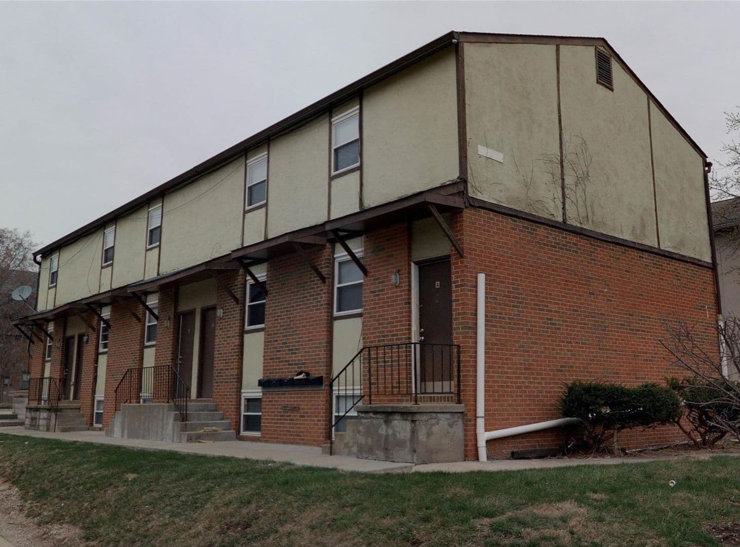 Columbus Apartment: 242 w 9th ave