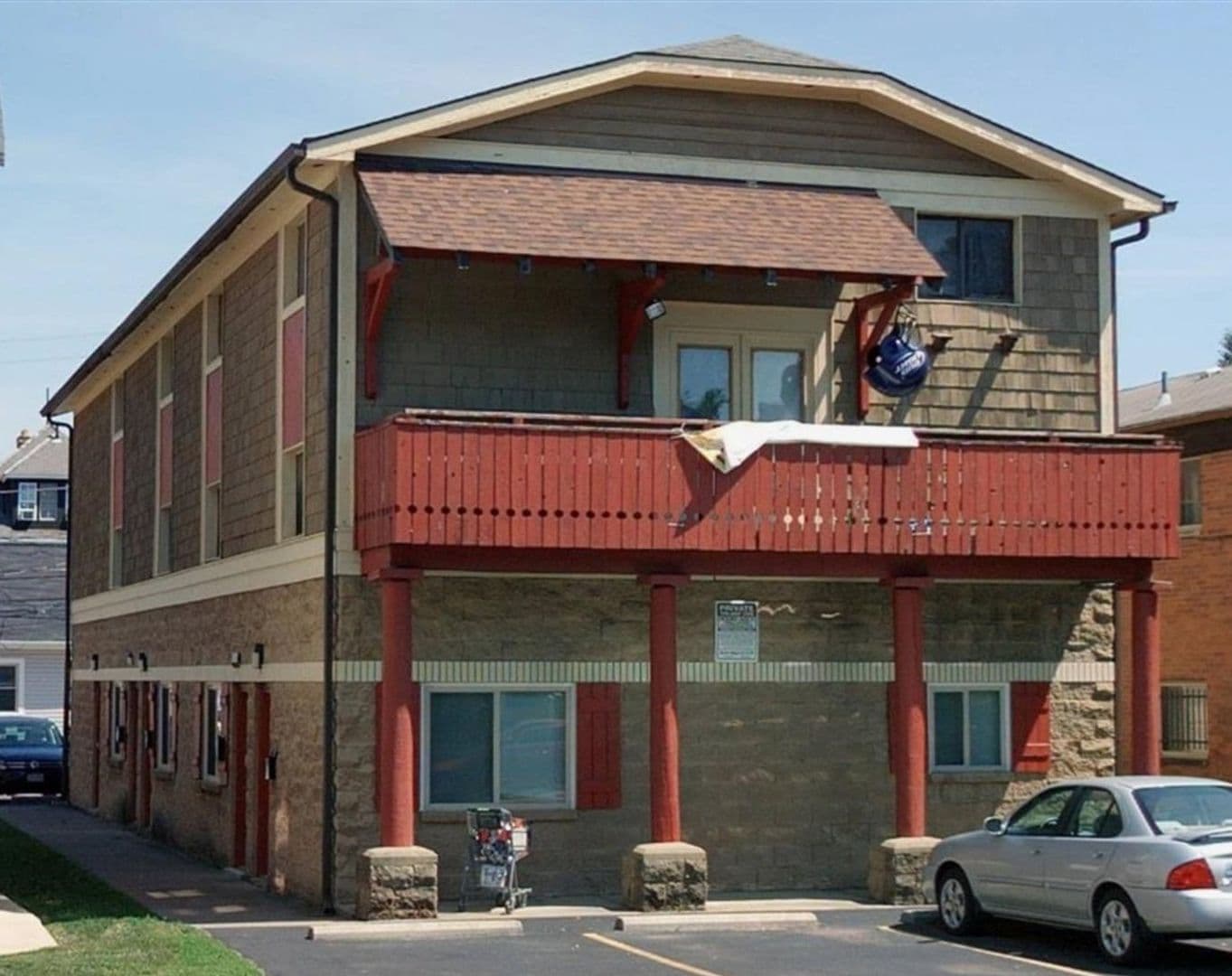 Columbus Apartment: 138 W 9th Ave