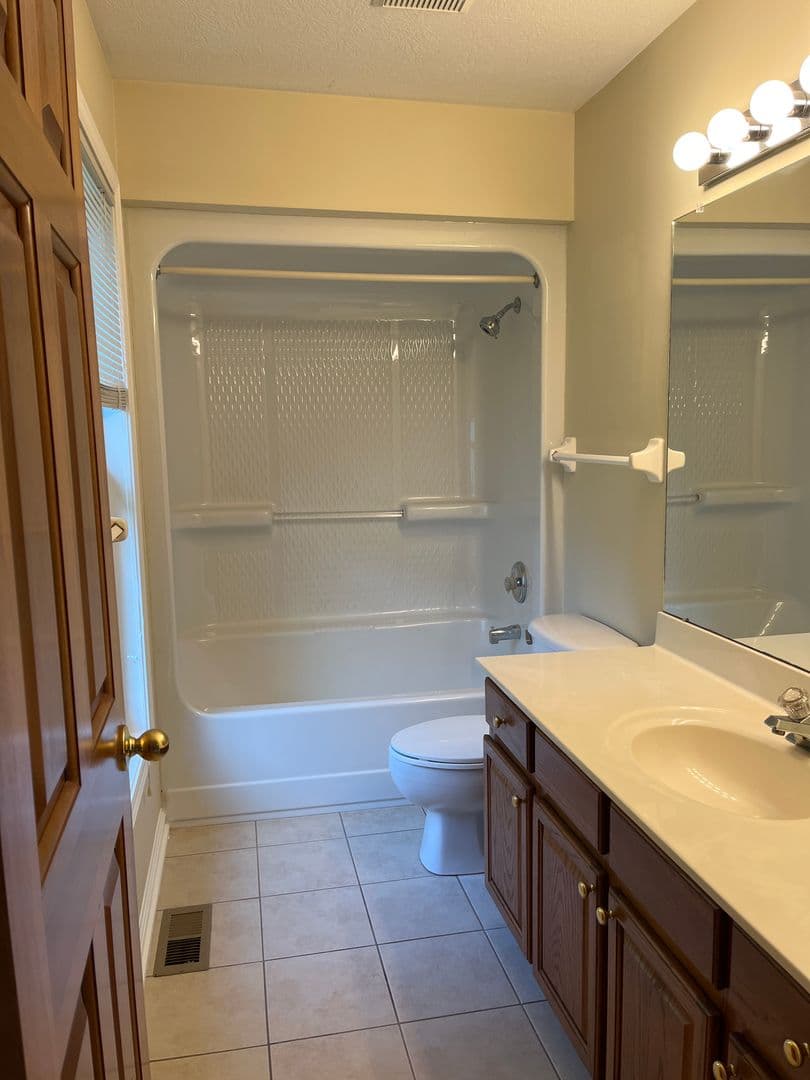 Westerville Apartment: 494 Radcliff Dr.